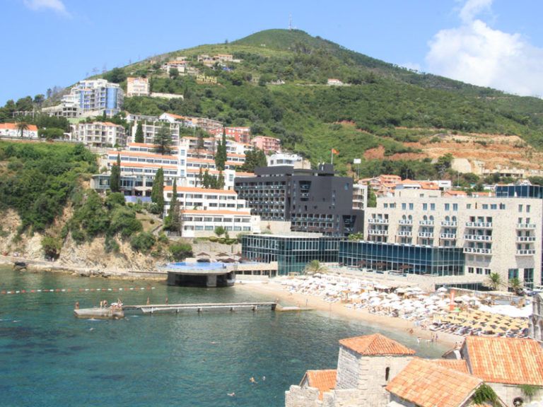 HIDDEN GUEST – Avala Resort and Villas