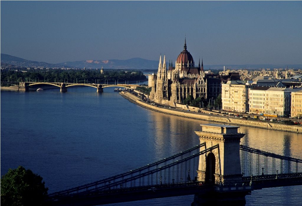 BUDAPEST DANUBE RIVER DINNER CRUISE