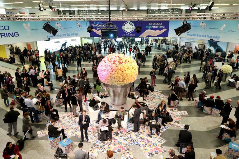 Check-in at the congress center: full service for meeting guests in Vienna