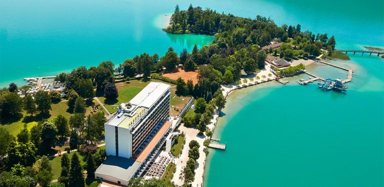 Retro Chic view of Lake Wörthersee: Parkhotel Pörtschach