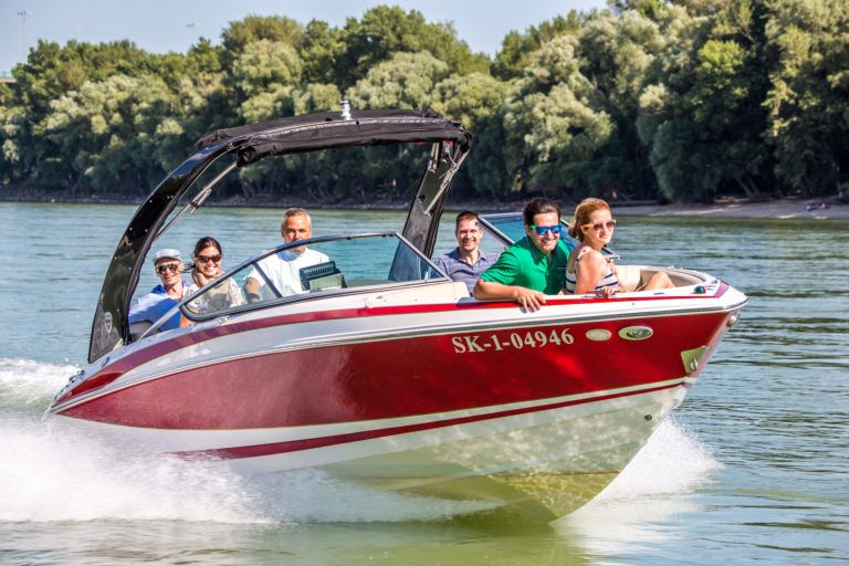 Speedboats – adrenaline and culture on the Danube