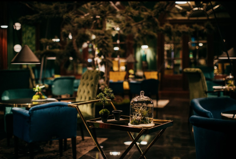Mirror Bar – where the alchemy of cocktails is at home
