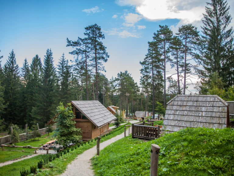 Special Venues: Glamping Lake Bloke