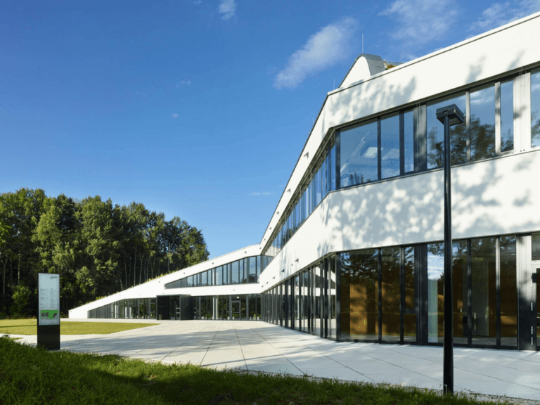 Special Venues: Lakeside Spitz