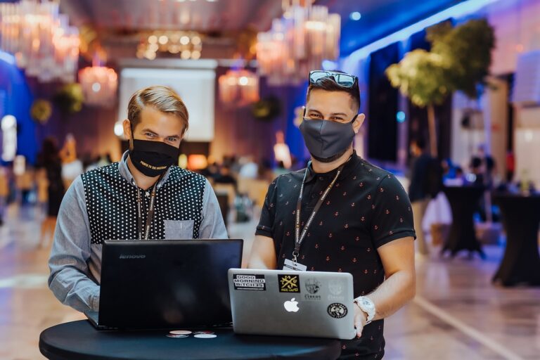 What to consider when organizing a hybrid event with Confiva