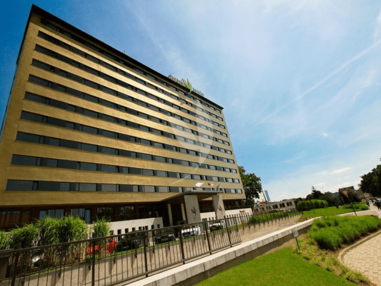HIDDEN GUEST: Hotel Yasmin