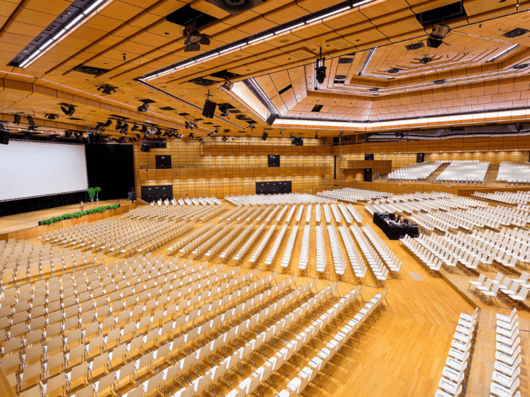 HIDDEN GUEST: Austria Center Vienna