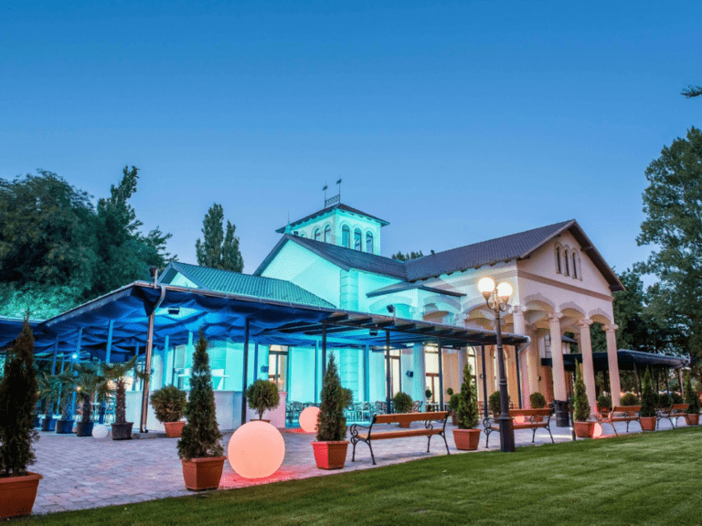 Special Venues: Holdudvar