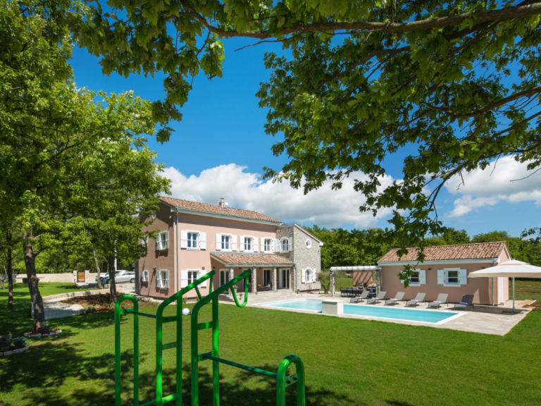 Special Venues: Green Frame Villa