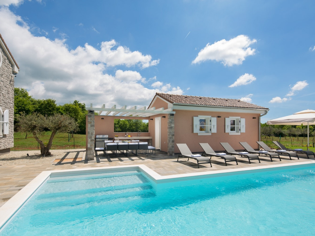 green_frame_villa