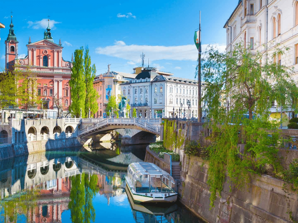 Ljubljana river, Tromostovje, Triple Bridge, Plečnik ljubljana river triple bridge tromostovje
