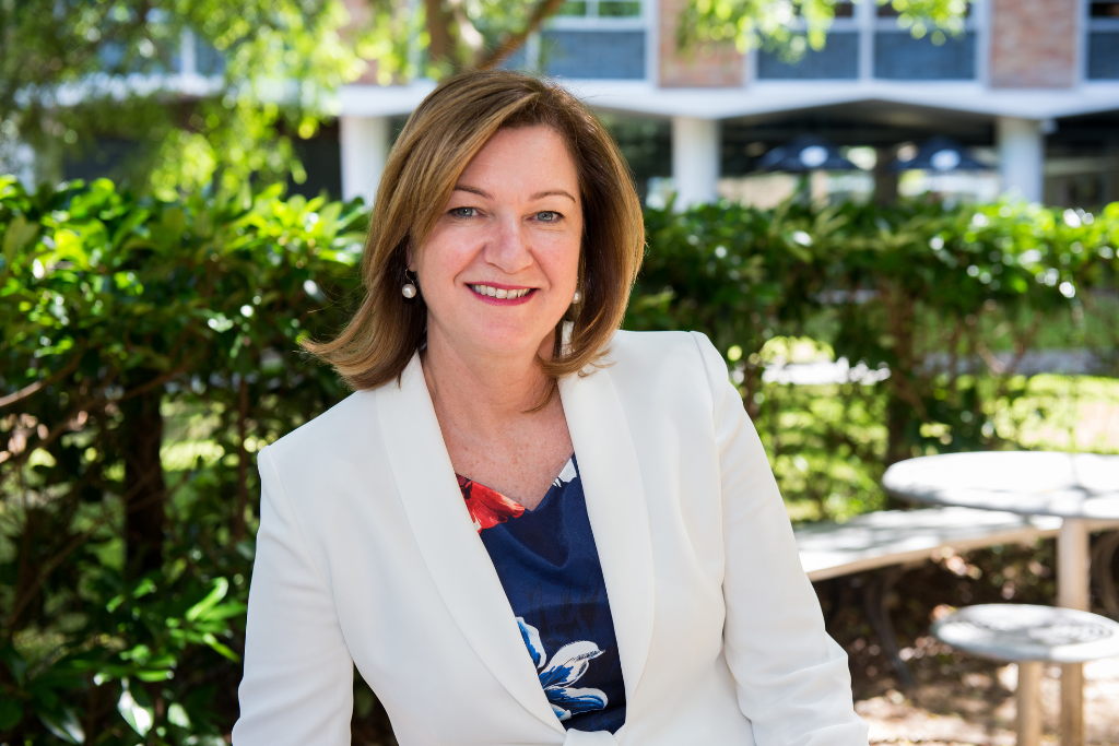lyn_lewis_smith