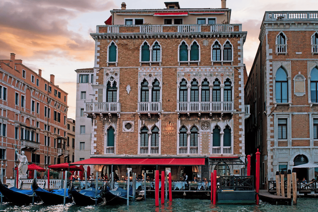 hotel_bauer