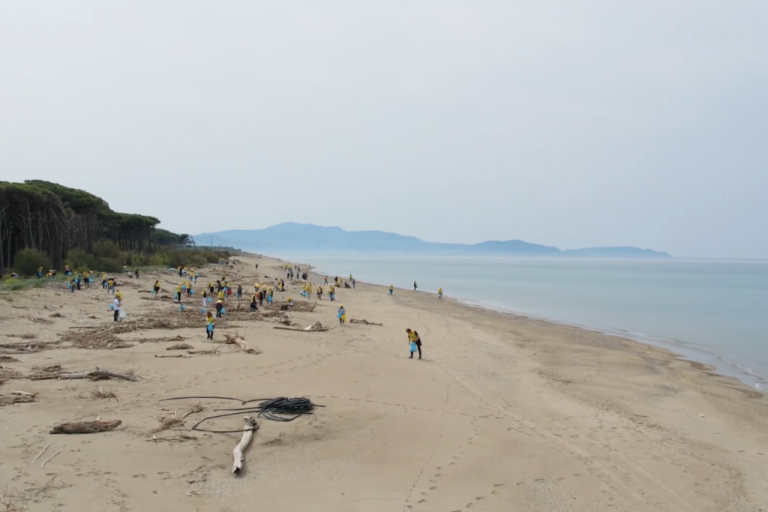 Ipsen celebrated its Community Day with a beach clean-up
